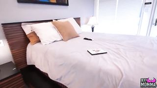 SexyMomma - Kiara Gives Kimberly Hump Lessons!