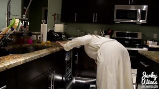 JerkyWives - Melanie Hicks In Mommas Boy