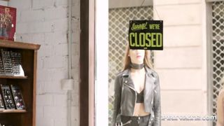 INDIVIDUAL - Sofi Goldfinger Alexis Crystal & Anna Do Ass Fucking